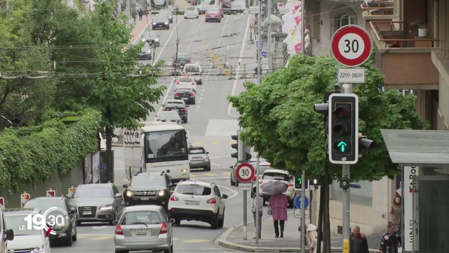 Après plusieurs tests, la ville de Lausanne veut imposer le 30 km-h la nuit pour réduire le bruit.