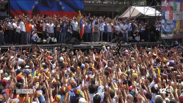 Au Venezuela, des milliers d'opposants et de partisans chavistes dans les rues.