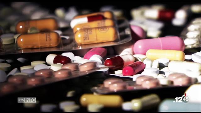 L'entreprise Roche accusée d'utiliser la Suisse pour vendre ses médicaments plus chers à l'étranger.