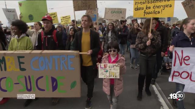 Nouvelle journée de marches pour le climat en Suisse, avec de nombreux jeunes mais une mobilisation qui s'essouffle un peu.