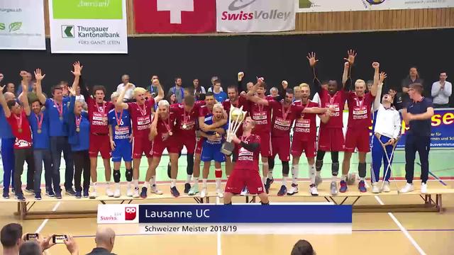 Finale messieurs, match 3: le LUC reçoit son trophée de champion de Suisse!