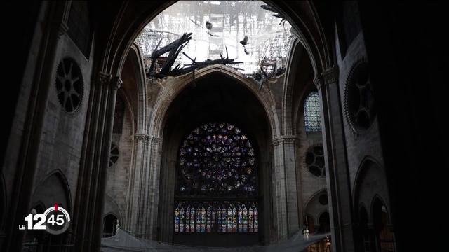 La cathédrale Notre-Dame de Paris tente de se reconstruire. Mais il faut d'abord démonter les parties endommagées de l'édifice.