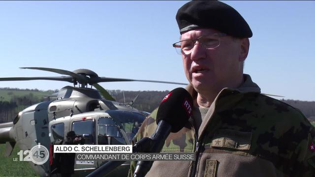 Militaires et hélicoptères mobilisés pour surveiller les frontières suisses.