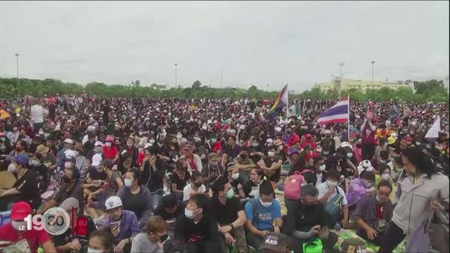 Plusieurs dizaines de milliers de manifestants à Bangkok pour demander plus de démocratie