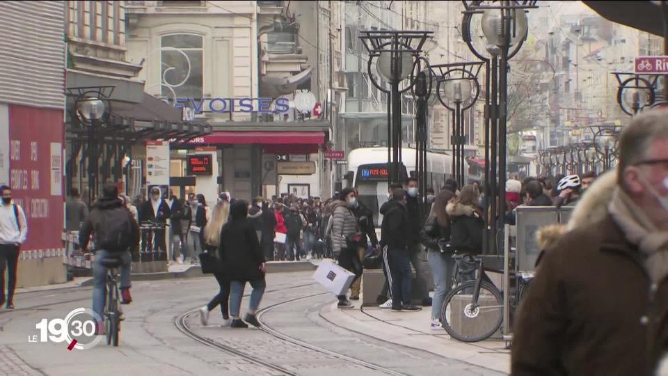 Achats de Noël: la course ce week-end avant de possibles nouvelles mesures sanitaires la semaine prochaine.