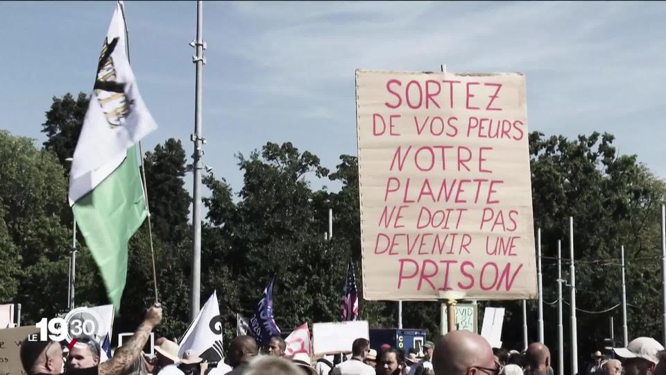 Des voix s'élèvent contre la gestion de la pandémie de Covid-19 par les autorités.