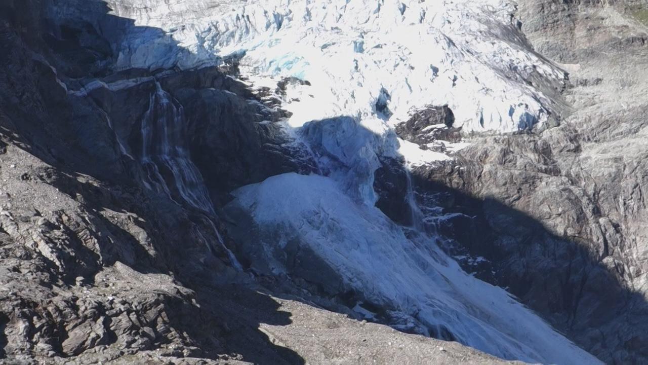 Le glacier de Tourtemagne coupé en deux après un spectaculaire effondrement