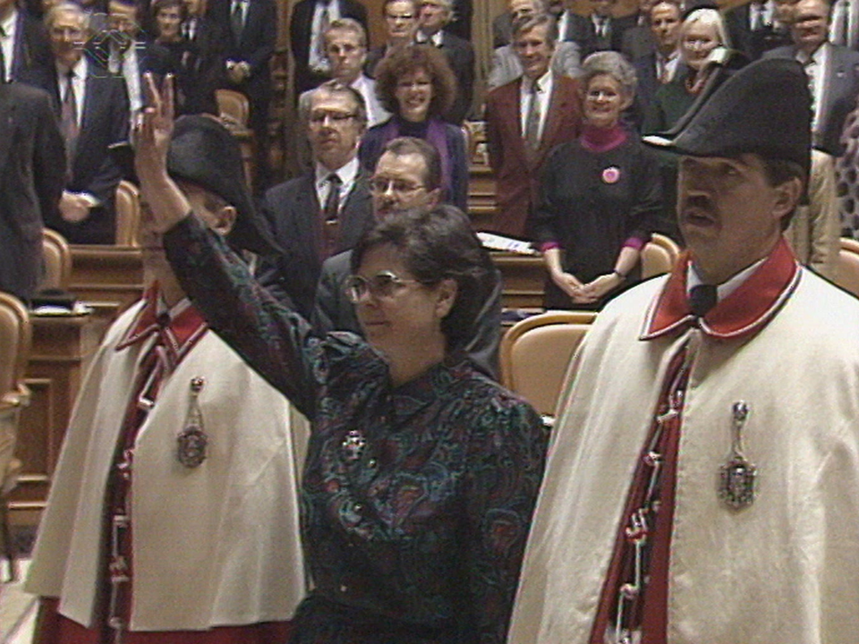 Prestation de serment de Ruth Dreifuss au Conseil fédéral le 10 mars 1993. [RTS]