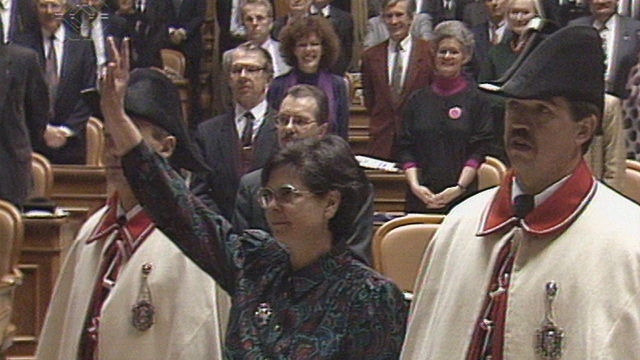 Prestation de serment de Ruth Dreifuss au Conseil fédéral le 10 mars 1993. [RTS]