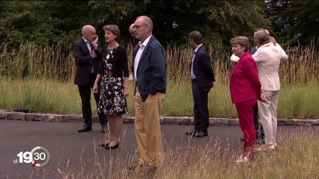 Pour sa traditionnelle course d'école, le Conseil fédéral a scruté l'espace en compagnie de deux Prix Nobel.