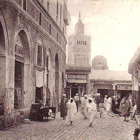 Rue de Tunis en 1920 [Wikipedia]