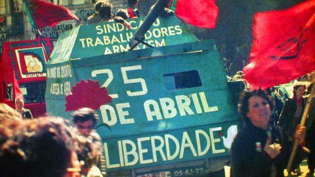 Célébration du 25 avril à Porto, en 1983. [CC by SA 3.0 Wikimedia - Henrique José Teixeira Matos]