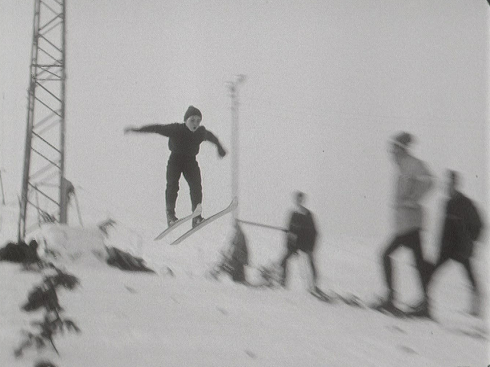 La relève du saut à ski en 1969. [RTS]