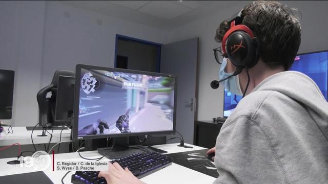 En partenariat avec l'Etat fribourgeois, une académie sensibilise les gamers aux risques de l'isolement et de l'addiction.