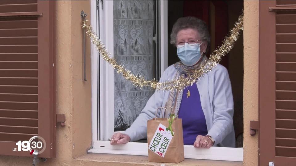 La Chaux-de-Fonds chante au balcon de ses aînés.