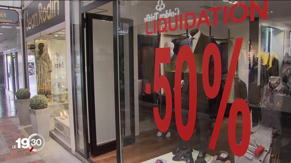 Les magasins ont ouvert lundi et des soldes fleurissent partout pour tenter de sortir de la crise du coronavirus.