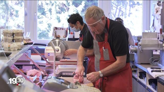 Le secteur de la viande suisse est une victime collatérale du coronavirus: davantage de clients, mais perte des restaurants.