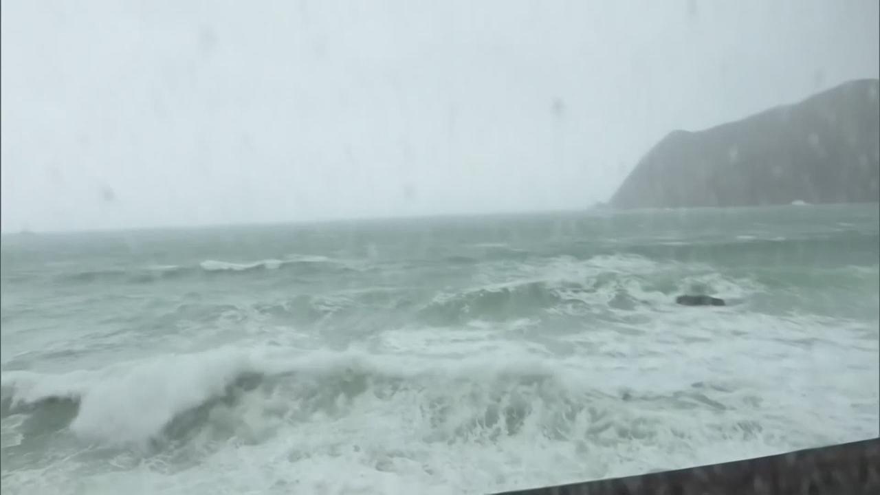Les images du cyclone Haishen sur les côtes du Japon