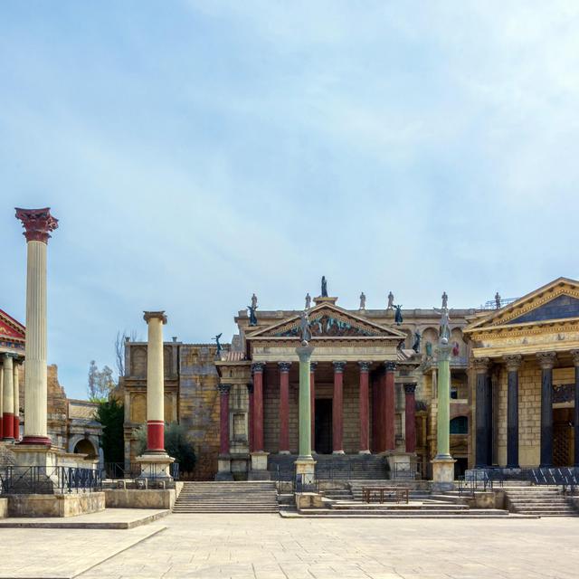 Décors de la Rome antique, studio Cinecitta, Rome, Italie. [Depositphotos - rarrarorro]
