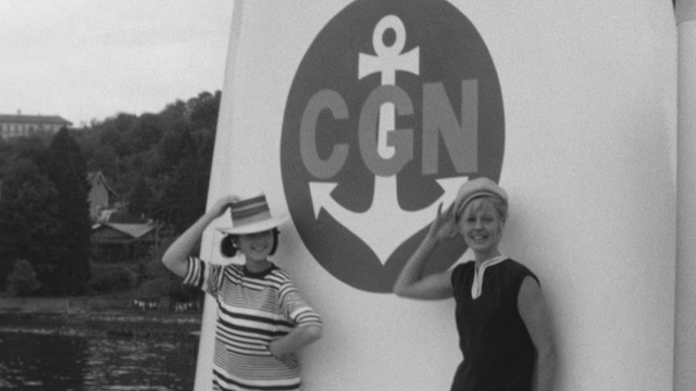 Défilé de mode sur un bateau de la CGN en 1963. [RTS]