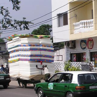 Rue de Poto-Poto, quartier de Brazzaville [DP - Bruce Whitehouse]