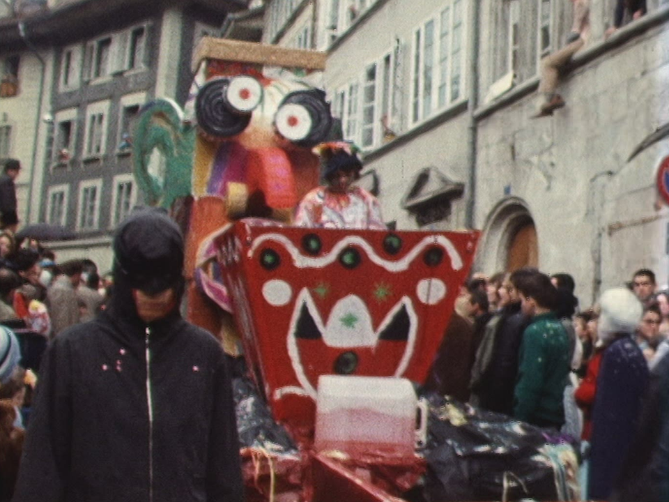 Le carnaval de Fribourg en 1971. [RTS]