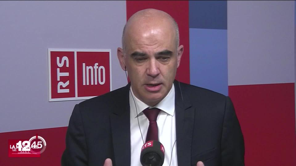 Après une réouverture des stades et des patinoires en automne, Alain Berset a reconnu que cela a été probablement une erreur