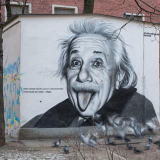 Graffiti en noir et blanc d'Albert Einstein à Saint-Pétersbourg, Russie [Depositphotos - gogiyan]