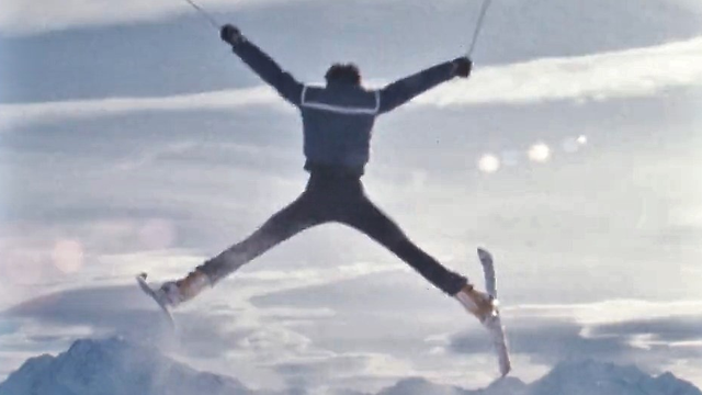 Le ski acrobatique en 1977. [RTS]