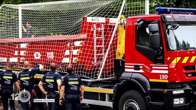 La police retire les buts des terrains de football à Lausanne pour éviter de nouveaux rassemblements.