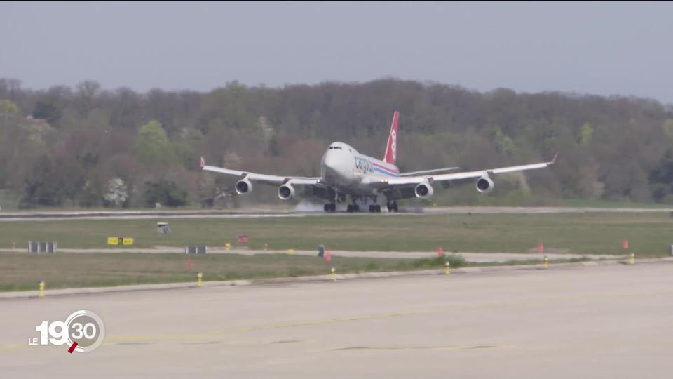 Livraison de matériel sanitaire à bord d'un Boeing 747 en provenance de Shangai