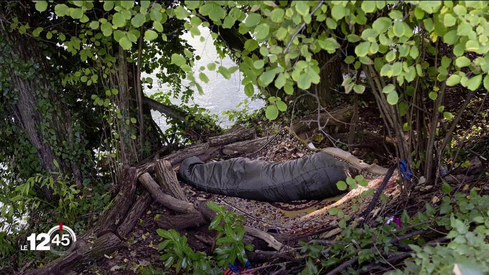 La pauvreté en Suisse est une réalité. Le photographe Mark Henley a immortalisé la misère avec des clichés choc.