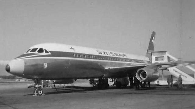 Un avion Swissair à Cointrin en 1961. [RTS]