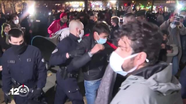 Violences à Paris lors de l'évacuation d'un camp de migrants