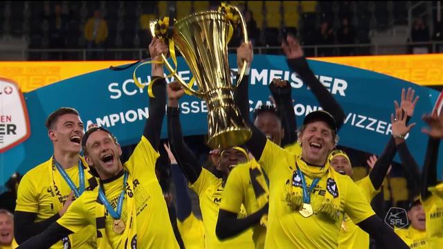 Young Boys reçoit son trophée de champion de Suisse!