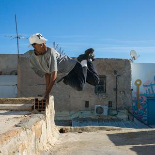 Malek Baghdadi, breakdancer tunisien,médina de Sfax, Tunisie. [collectif-focus.com - Pierre Gautheron]