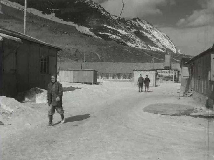 Le pasteur Samuel Melchert, aumônier des ouvriers du chantier du barrage du Mattmark en 1964.