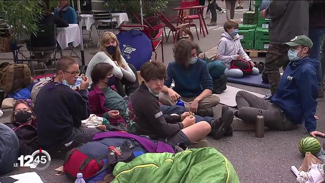 La controverse autour du camp des militants du climat sur la Place fédérale à Berne se poursuit.