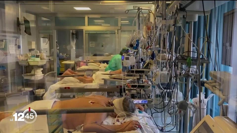 Reportage à l'hôpital de Crémone, dans le Nord de l'Italie, où les soins intensifs sont saturés