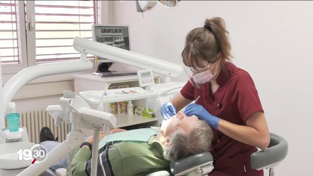 Dentistes et coiffeurs sont de retour aux affaires, mais le confinement va laisser des traces financières.