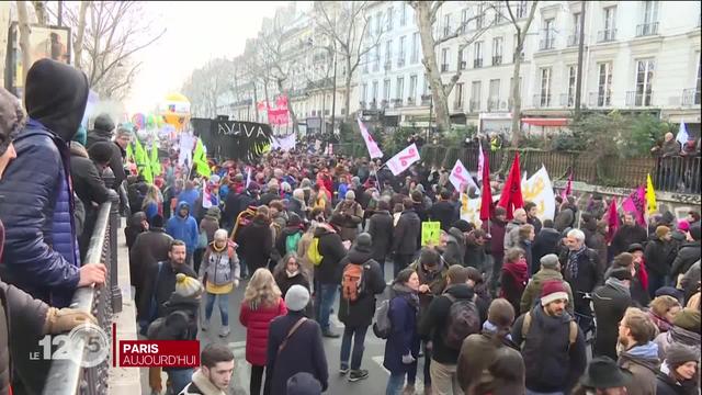 En France, la réforme des retraites devrait être votée par le Conseil des ministres alors que des manifs ont lieu dans le pays