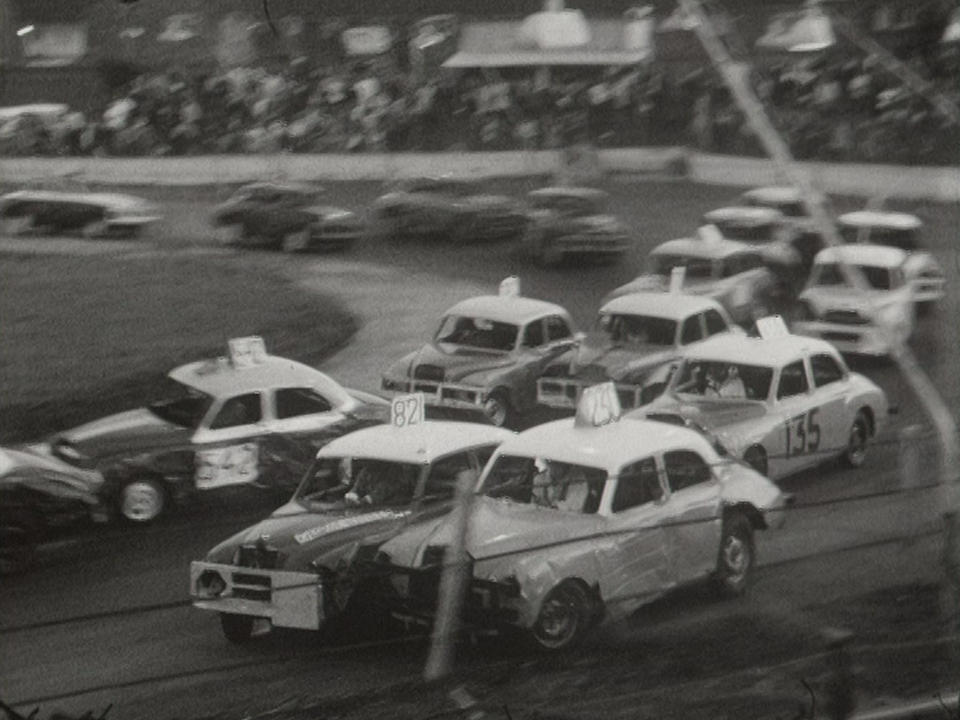 Course de stock-cars dans la banlieue de Londres en 1970. [RTS]