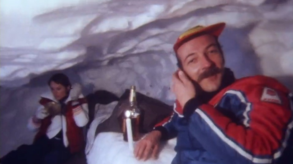 Nuit en igloo à Torgon en 1979. [RTS]