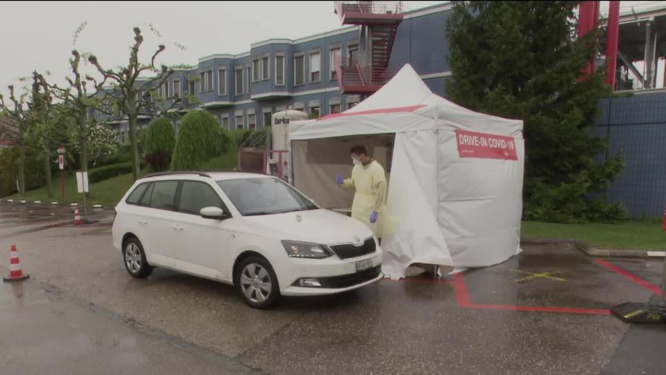 Le premier drive-in romand de dépistage du coronavirus peut accueillir 100 patients par jour à Yverdon-les-Bains.