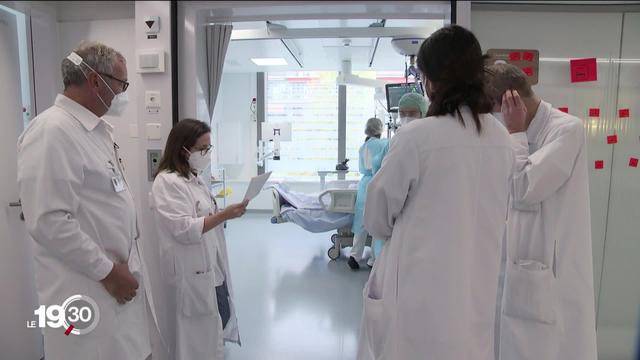 Les cas testés positifs au covid-19 augmentent et les cantons craignent la hausse des hospitalisations