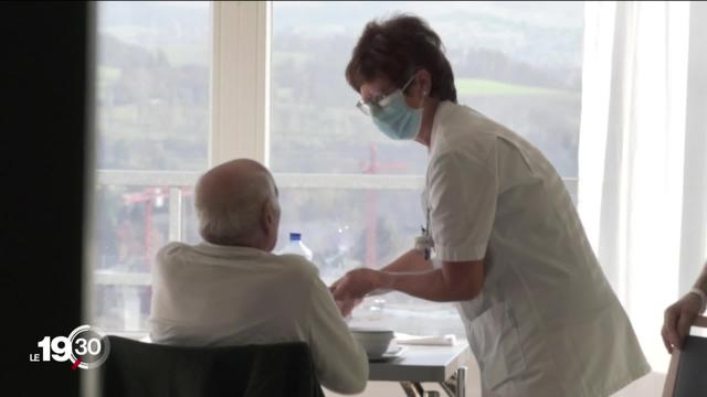 L'hôpital de Fribourg a fait appel à un renfort de personnel: 200 personnes ont rejoint les rangs des blouses blanches.