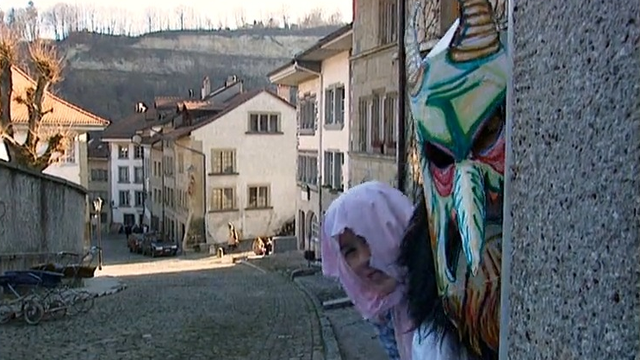 Le carnaval des Bolzes à Fribourg en 1998. [RTS]