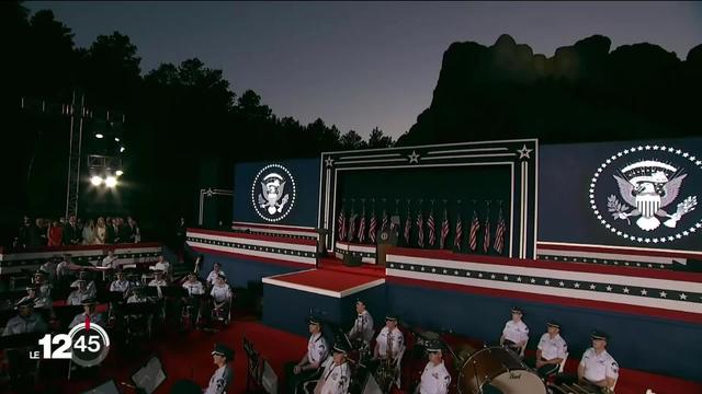 Sans masque ni distanciation physique, Donald Trump était au Mont Rushmore pour la fête nationale américaine.