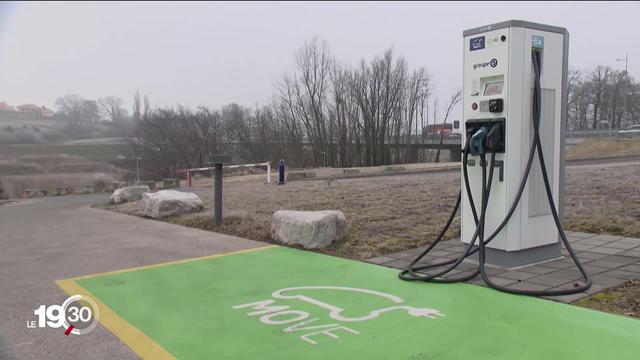 Pour encourager la mobilité électrique, il faudra faciliter l'installation de bornes de recharge chez les particuliers.