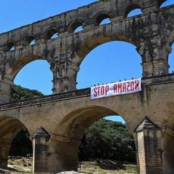 Militants d’Attac France contre l'arrivée d'Amazon dans le Gard. [DR - ADERE]